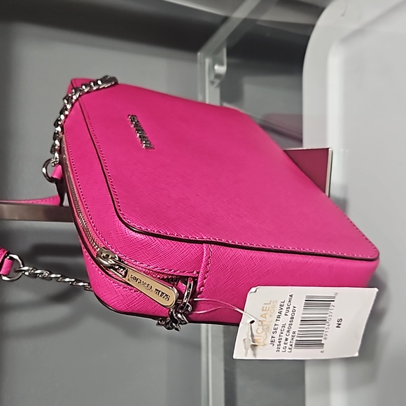 MICHAEL KORS NWT crossbody and Silver heart necklace bundle - Picture 5 of 8